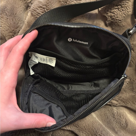 🌸 Lululemon 🌸 black everywhere belt bag - Picture 4 of 6